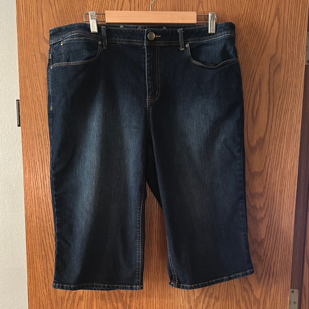 Blue Denim Capris with Classic Design
